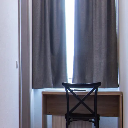 Отель Queens Residenz *