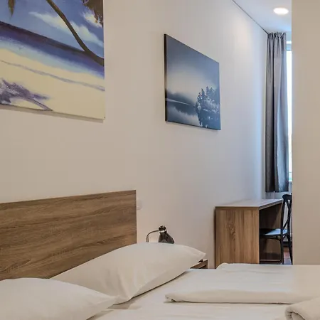 Queens Residenz Отель