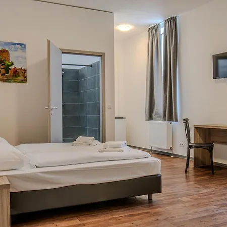 Queens Residenz מלון