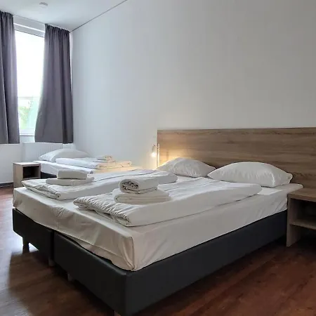 Queens Residenz מלון *