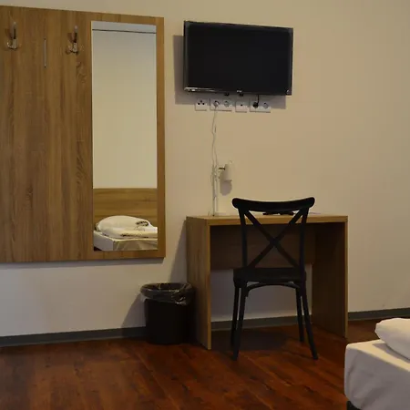 Queens Residenz מלון *