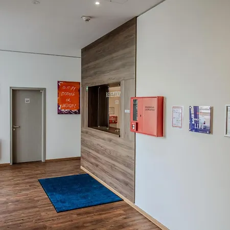 Queens Residenz מלון *